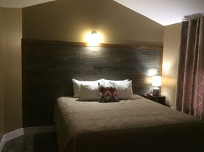 Classic Room, 1 King Bed, Allergy Friendly - Villegiature Deux Rivieres Resort (Tracadie)