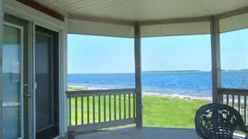 Chalet, 2 Bedrooms, Non Smoking, Partial Sea View | Balcony
