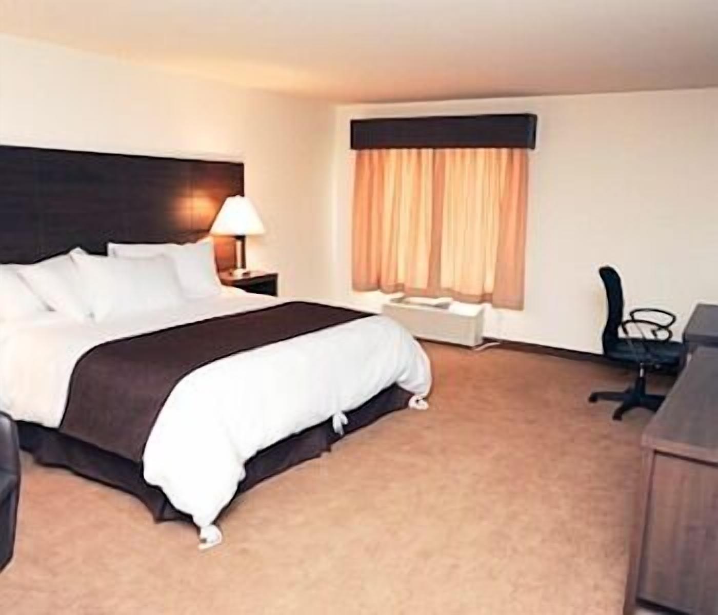 classic room, 1 king bed | desk, iron/ironing board, free wifi, bed sheets