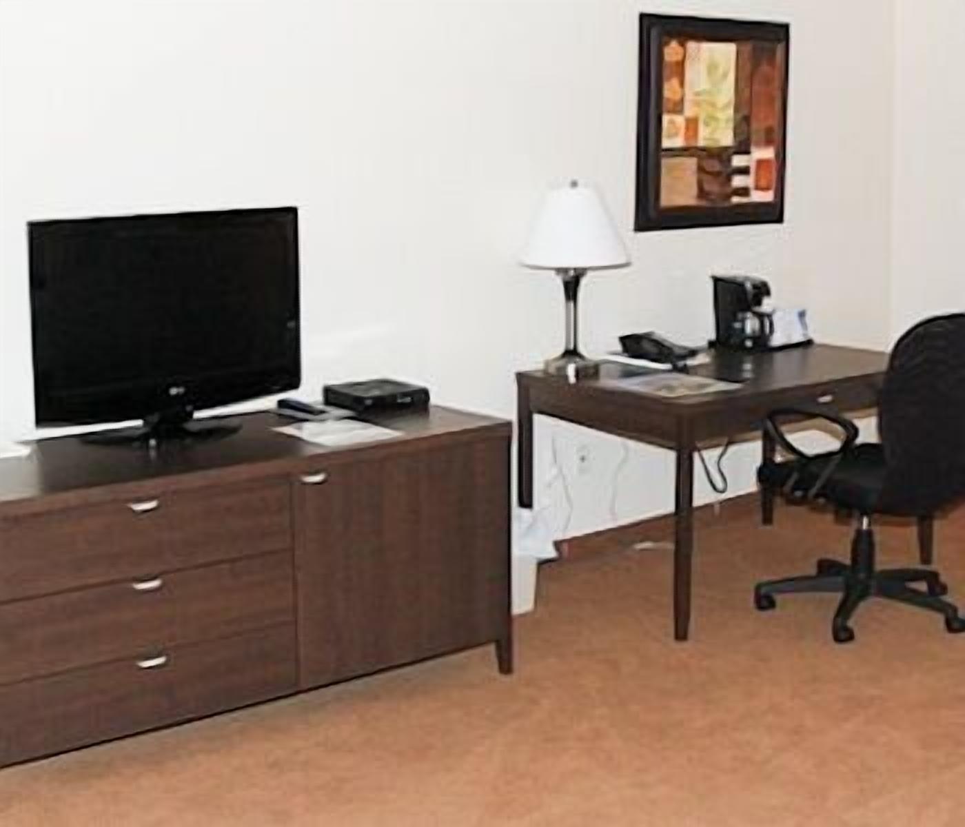 quadruple room, 2 queen beds | living area | lcd tv