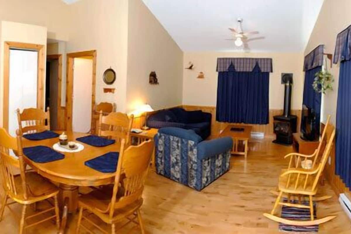 chalet, 2 bedrooms, non smoking, partial sea view | living area | lcd tv