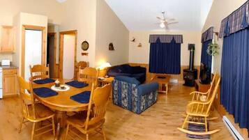 Chalet, 2 Bedrooms, Non Smoking, Partial Sea View | Living area