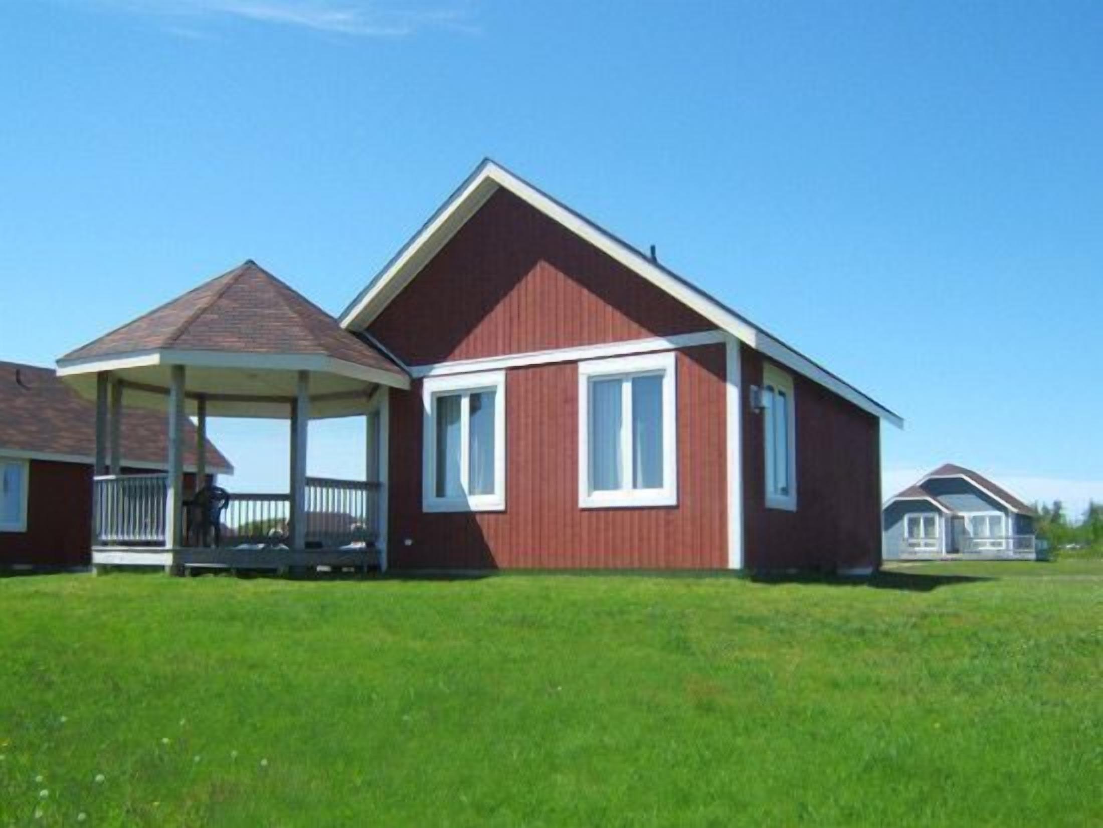 chalet, 2 bedrooms, non smoking, partial sea view | desk, iron/ironing board, free wifi, bed sheets