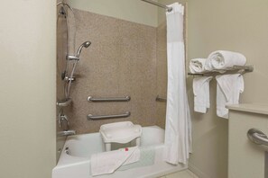 Salle de bain accessible aux personnes à mobilité réduite