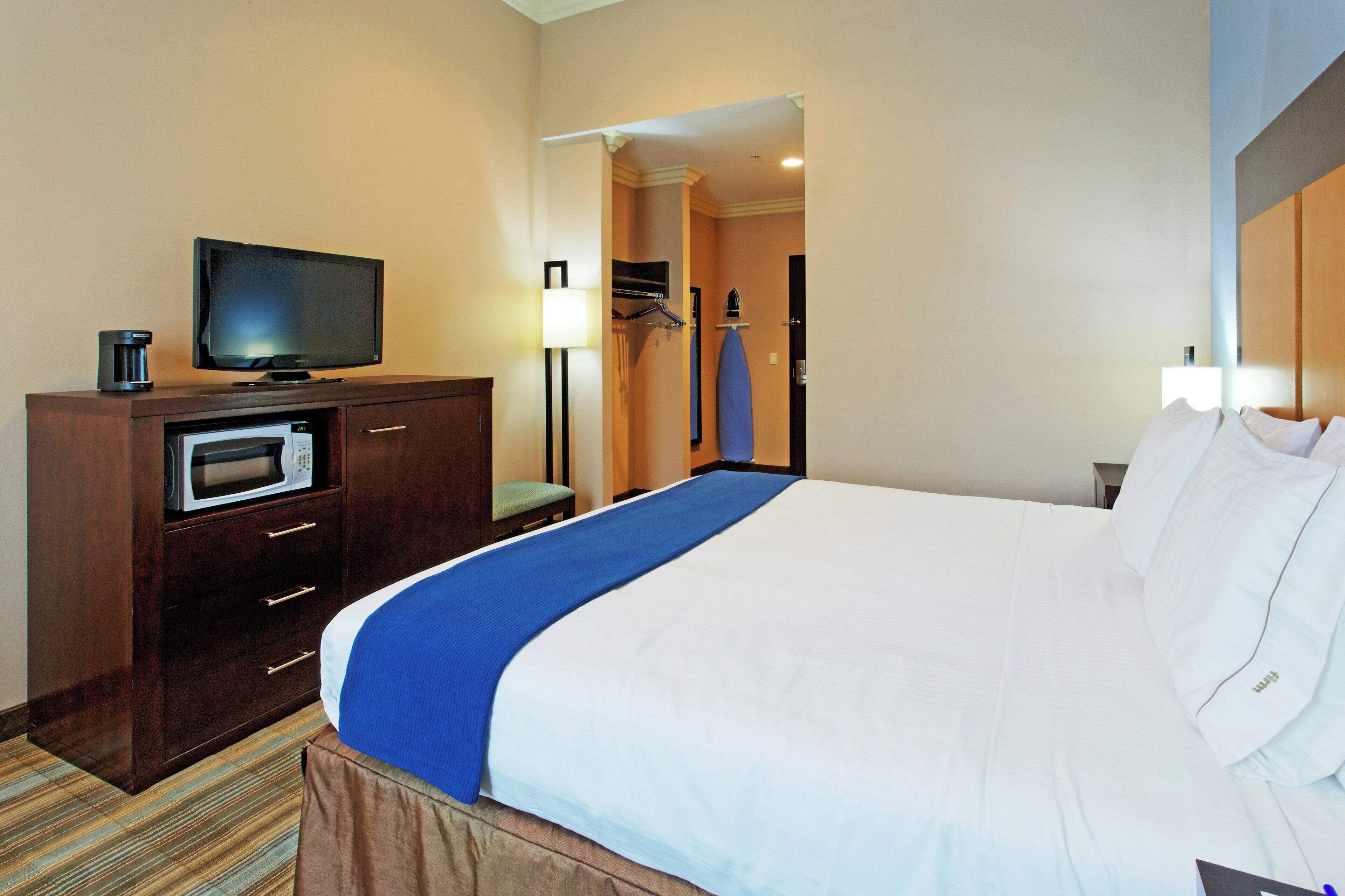 Standard Room, 1 King Bed