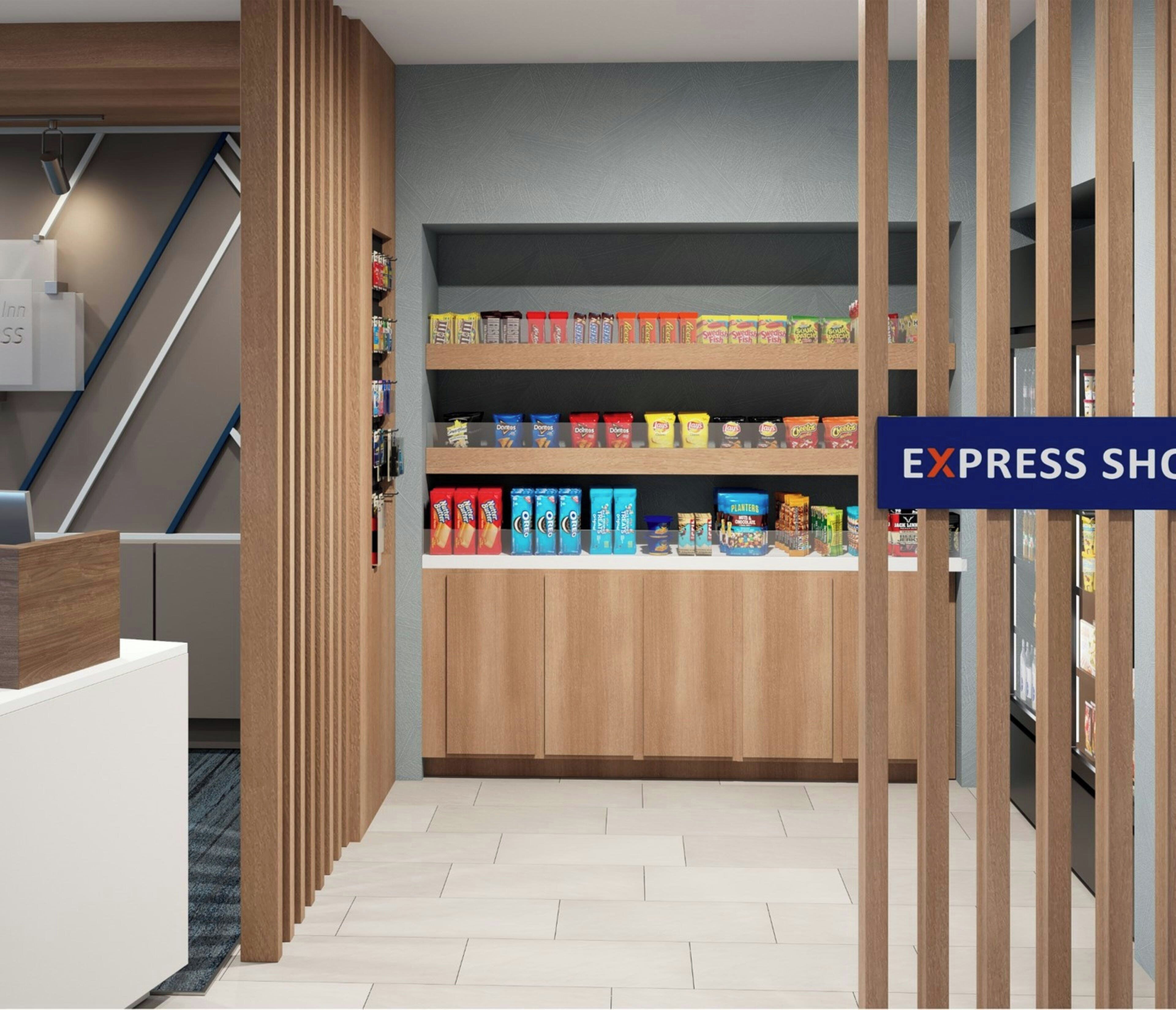Un espacio comercial moderno con paneles de madera y una variedad de productos de snack a la vista.