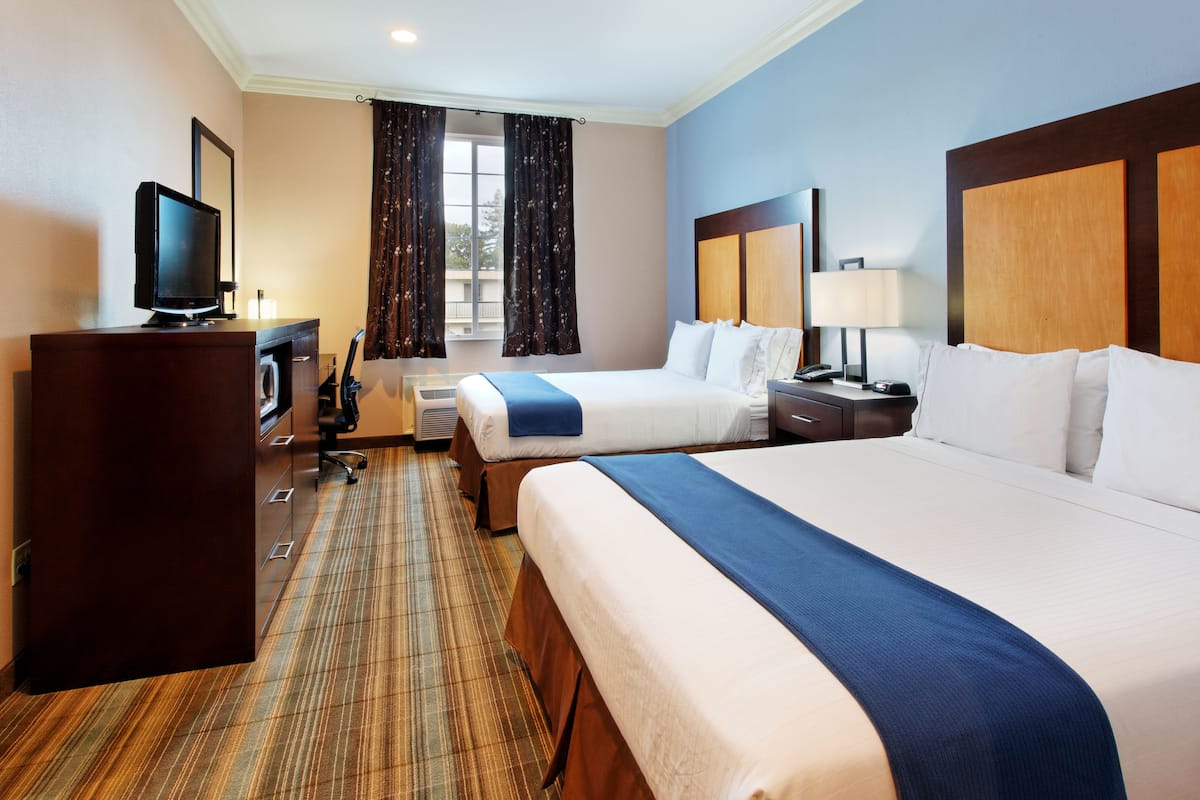 1 bedroom, hypo-allergenic bedding, desk, laptop workspace