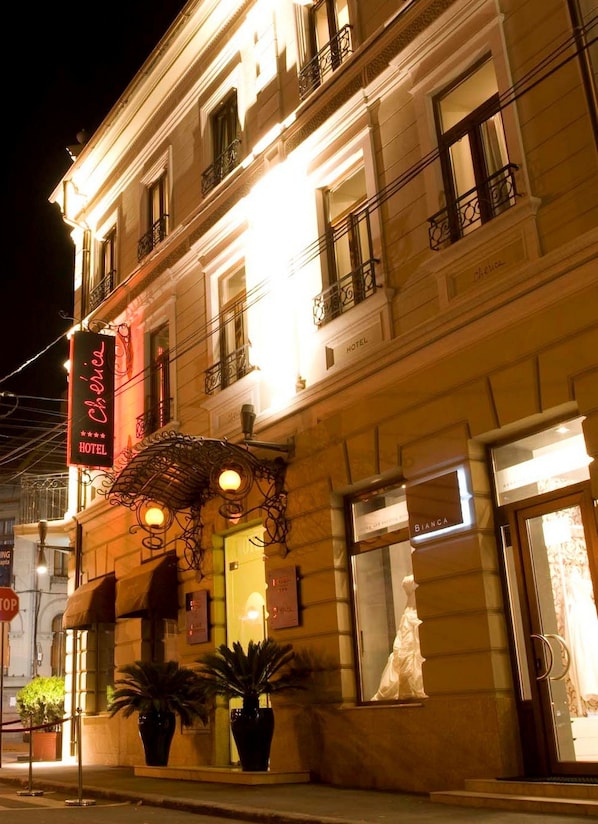 Façade de l’hébergement - soirée/nuit