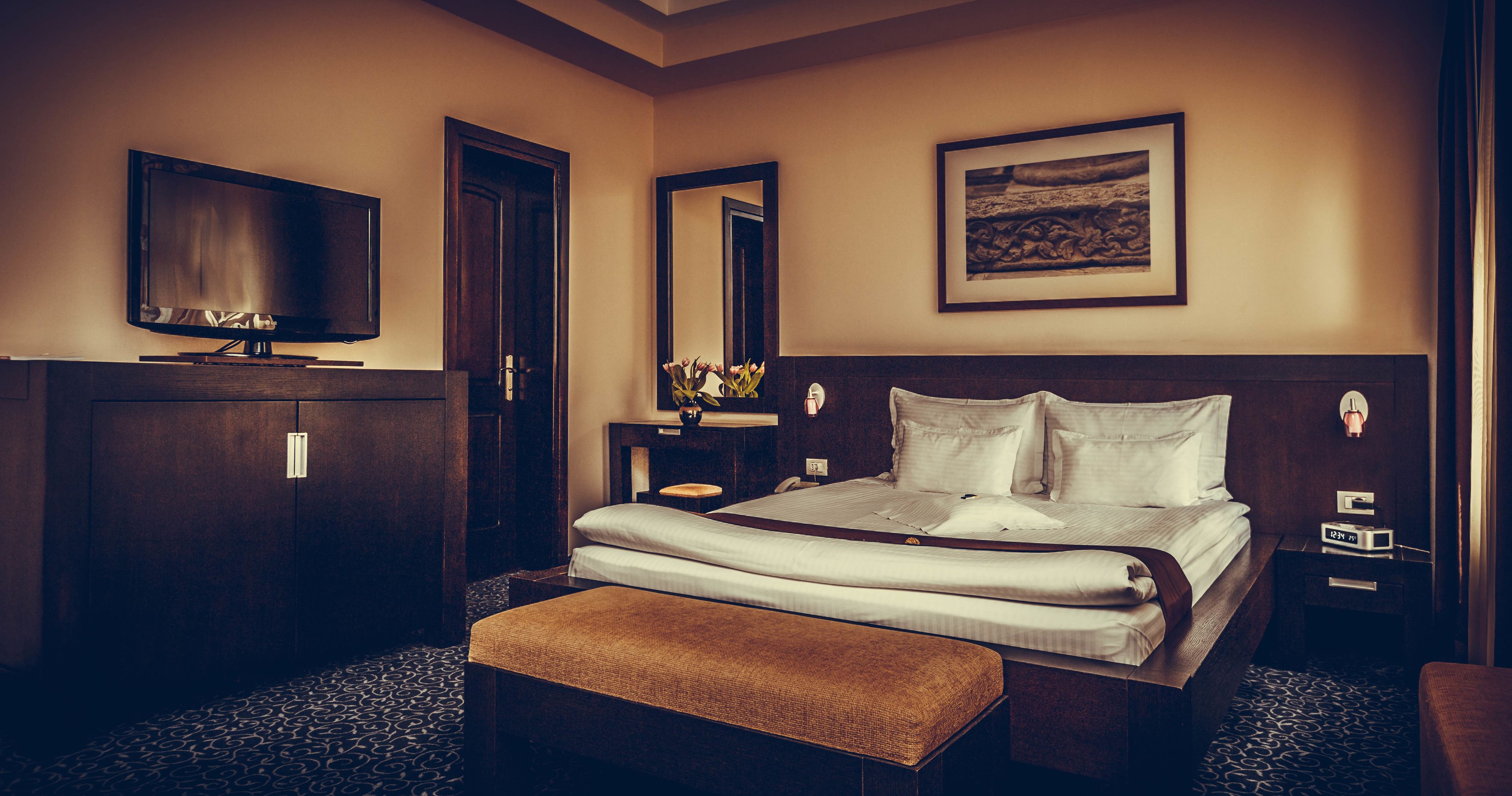 premium bedding, minibar, in-room safe, desk