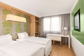 Quarto standard | Roupas de cama antialérgicas, cofres nos quartos, escrivaninha