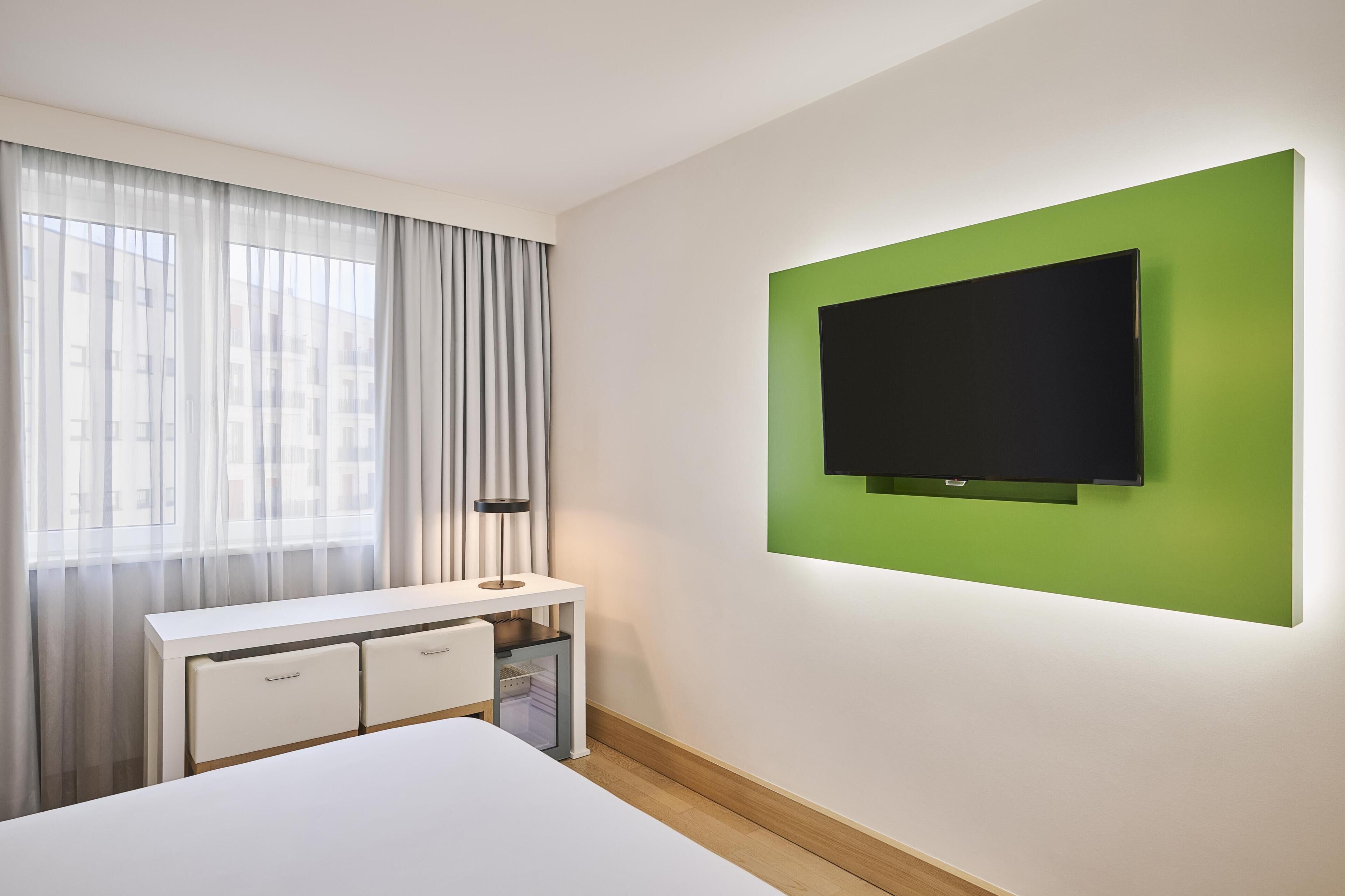 Hypo-allergenic bedding, in-room safe, desk, laptop workspace