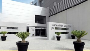 A modern hotel entrance with a sign reading "IH CAMPO DE GIBRALTAR" and "NH HOTELES". - NH Campo De Gibraltar (Los Barrios)