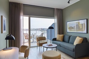 Suite – junior | Safe på rommet, strykejern/-brett og barnesenger (inkludert)