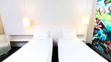 Room (Art) | Hypo-allergenic bedding available, minibar, in-room safe, desk