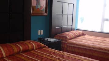 Caja de seguridad en la habitación y escritorio