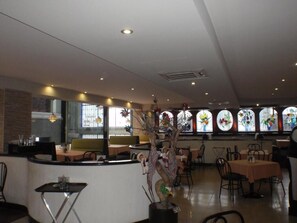 2 restaurants, breakfast, lunch, dinner served; international cuisine - Hotel Gilfer Puebla Centro Histórico (Puebla)