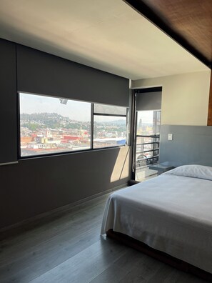 Caja de seguridad en la habitación y escritorio 