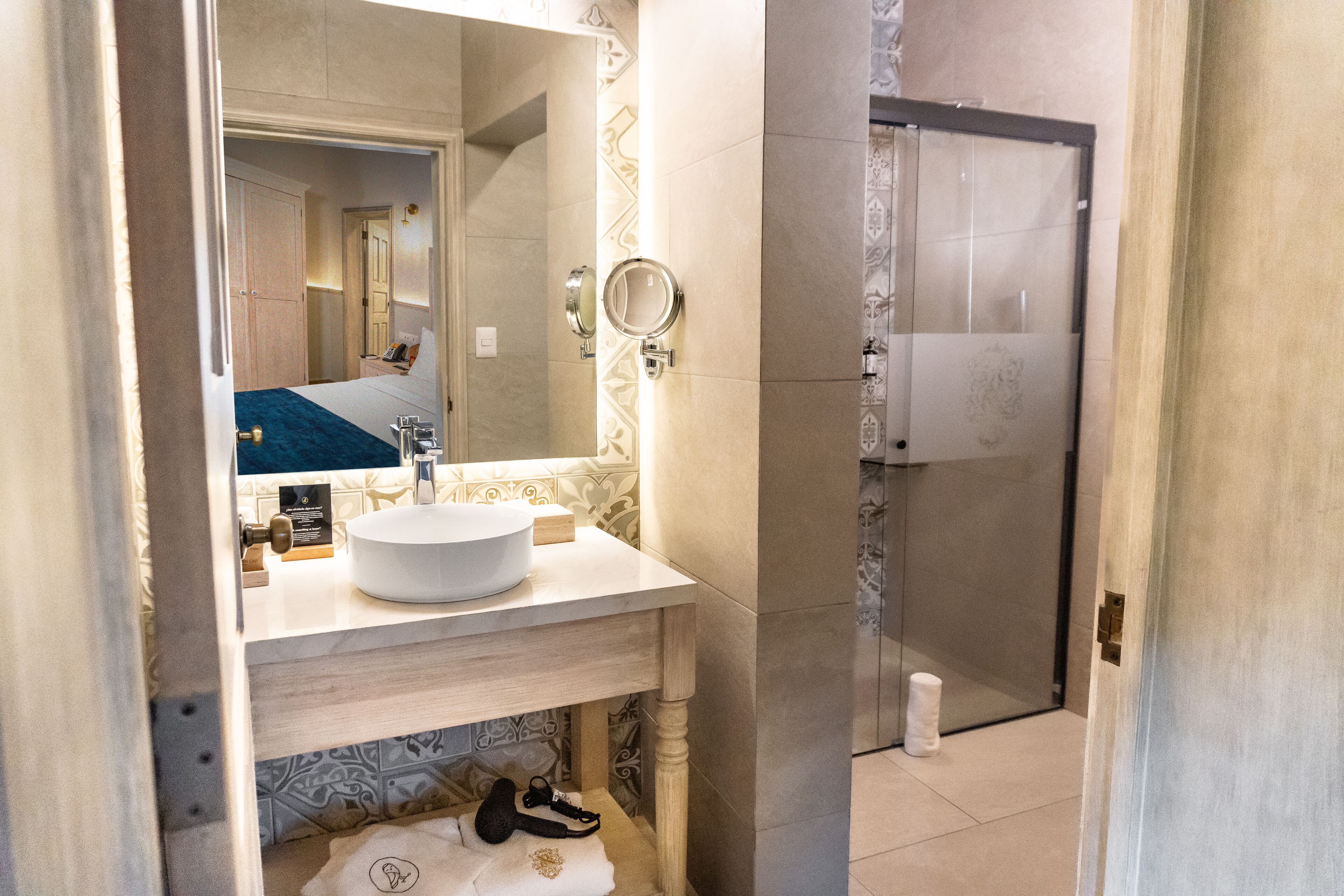 1 bedroom, in-room safe, blackout curtains, soundproofing