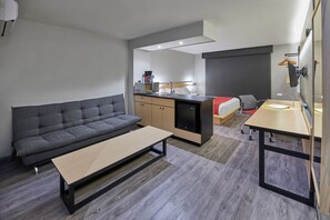 高級客房, 1 張加大雙人床及 1 張梳化床, 海景 | 羽絨被、書桌、熨斗/熨衫板、免費 Wi-Fi