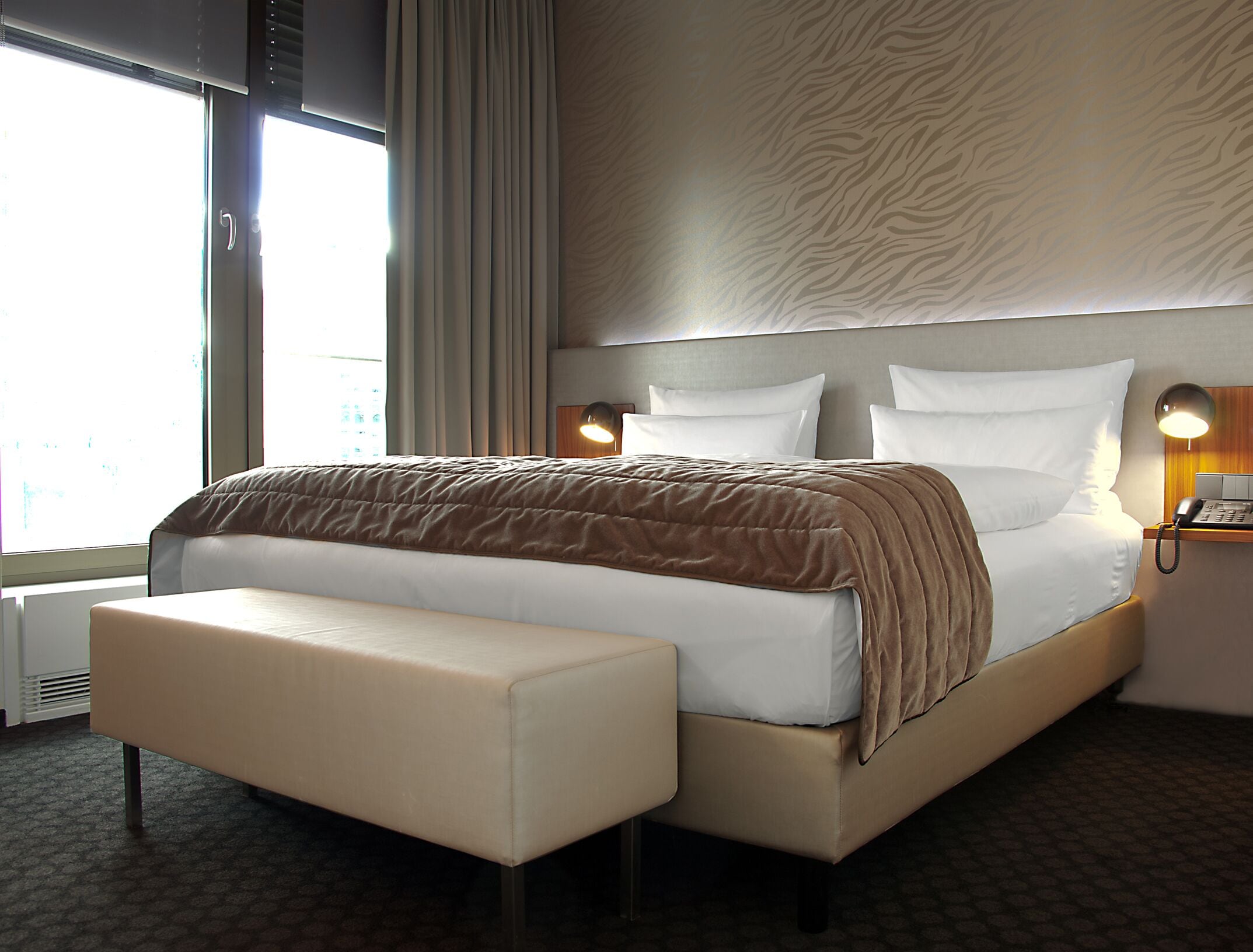 standard room | premium bedding, minibar, in-room safe, desk
