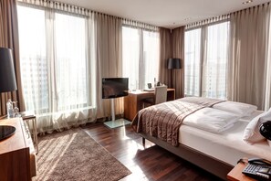 Premium bedding, minibar, in-room safe, desk - COSMO Hotel Berlin Mitte (Berlin)