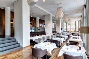 Petit déjeuner buffet servi tous les jours en supplément