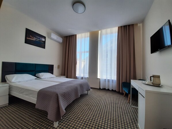 Deluxe Double Room | Minibar, in-room safe, desk, soundproofing