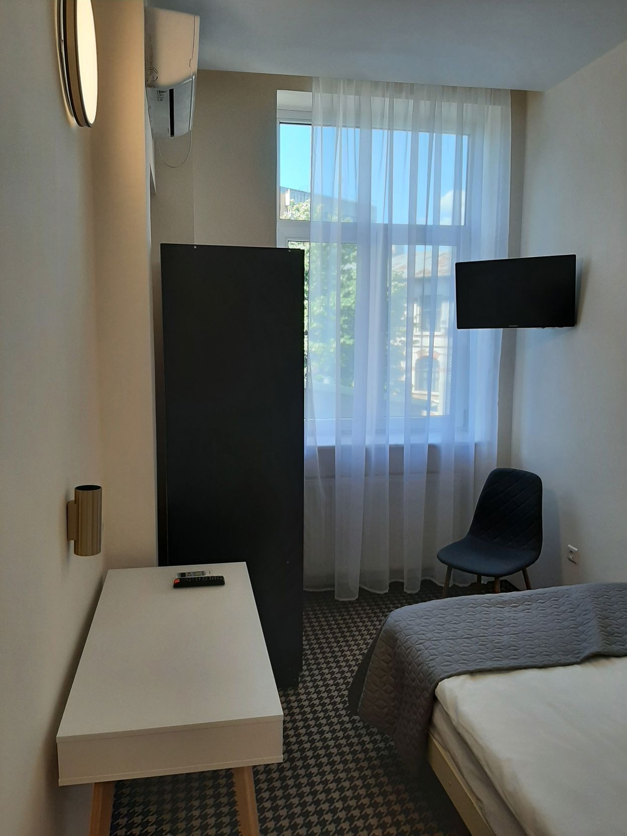 Minibar, caja fuerte, escritorio y sistema de insonorización