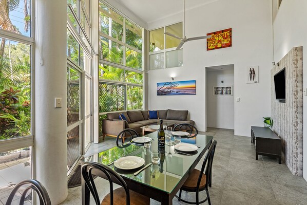 Casa de ciudad familiar, 3 habitaciones, 2 baños | Servicio a la habitación
