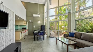 Family Townhome, 3 Bedrooms, 2 Bathrooms | Living area | 32-inch Smart TV with digital channels, streaming services