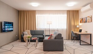 Executive Apartment | Living area | 50-inch Smart TV with digital channels, TV - City Park Apart Hotel (Kyiv)