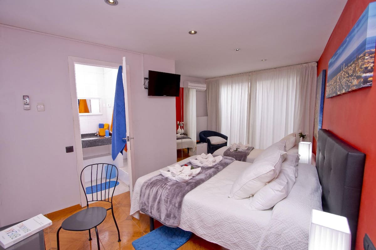 Superior-Doppel- oder -Zweibettzimmer | Betten mit Memory-Foam-Matratzen, Schreibtisch