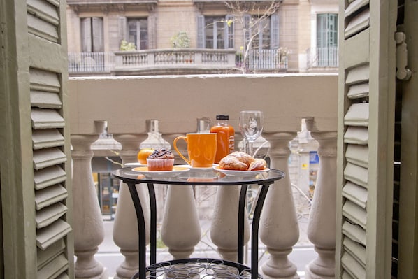 Standard Double or Twin Room | Memory foam beds, desk, laptop workspace, blackout drapes - Barcelona City Centre (Barcelona)