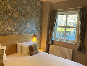 Desk, iron/ironing board, free WiFi, bed sheets - The Oxnoble (Manchester)