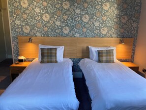 Desk, iron/ironing board, free WiFi, bed sheets - The Oxnoble (Manchester)