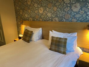 Desk, iron/ironing board, free WiFi, bed sheets - The Oxnoble (Manchester)