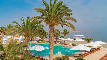 2 outdoor pools, pool umbrellas