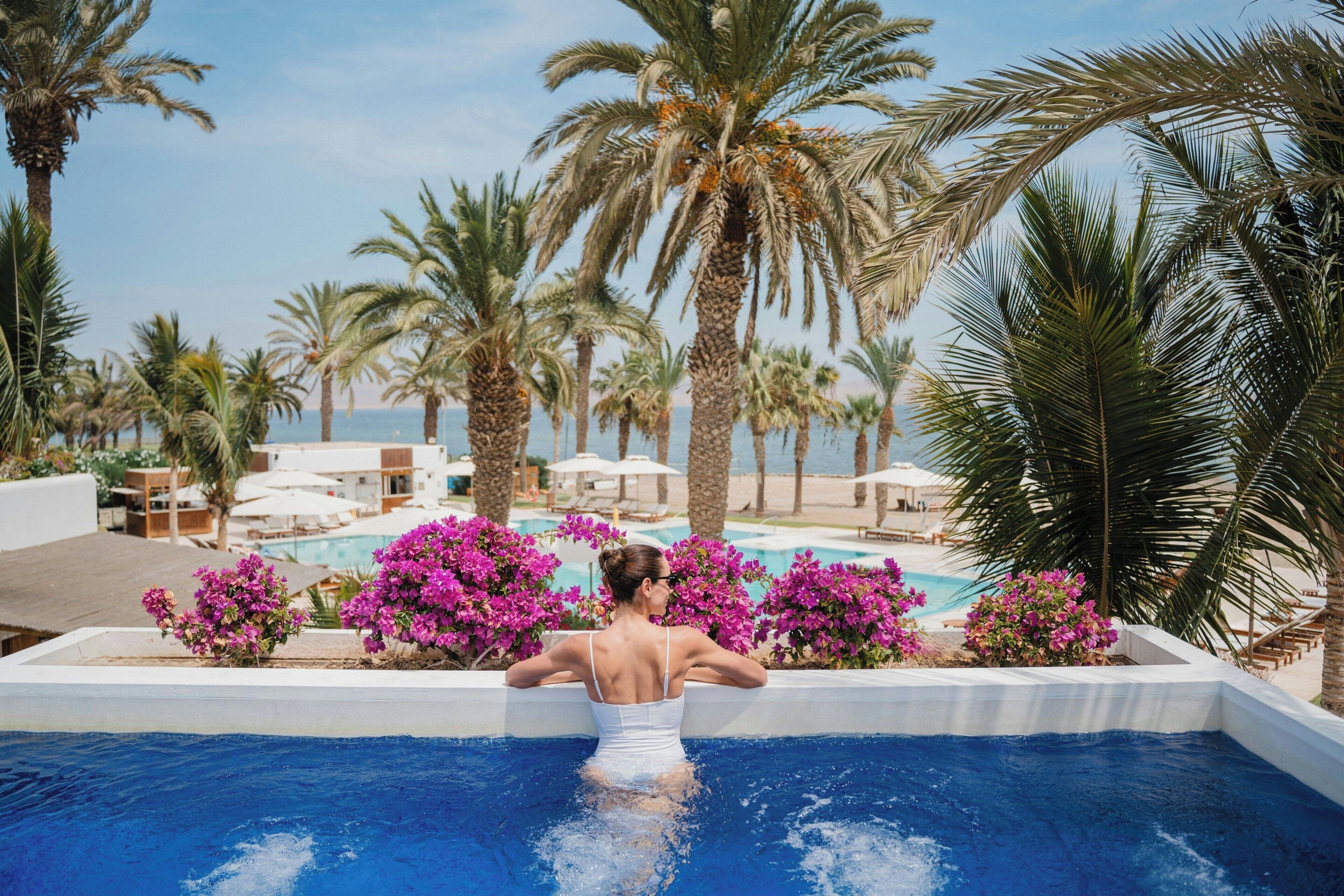 2 piscinas al aire libre, sombrillas