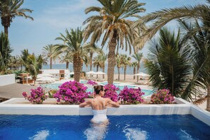 2 outdoor pools, pool umbrellas
