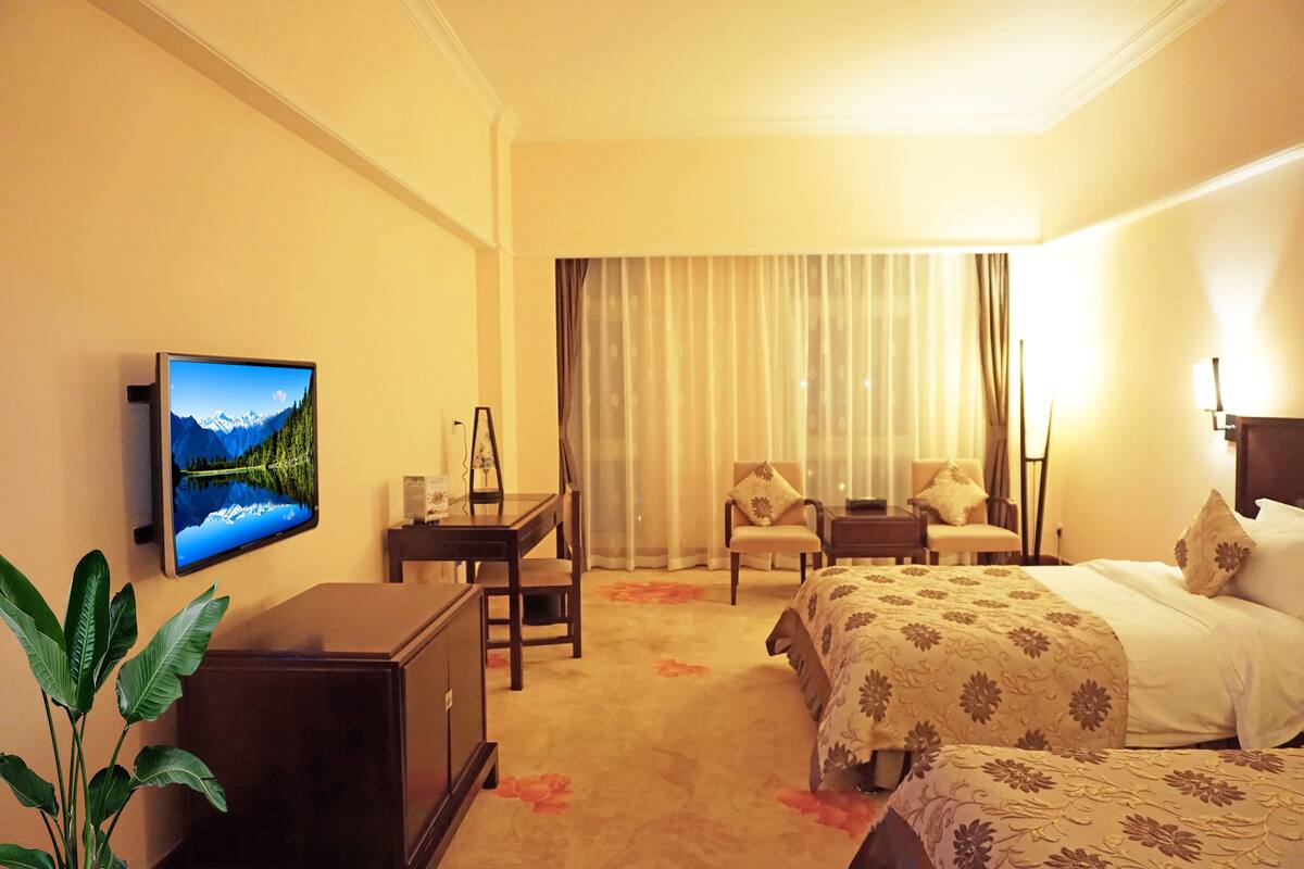 Deluxe Room | Premium bedding, down comforters, memory foam beds, free minibar