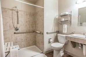 Desk, laptop workspace, free WiFi, bed sheets - Rodeway Inn Rifle (Rifle)