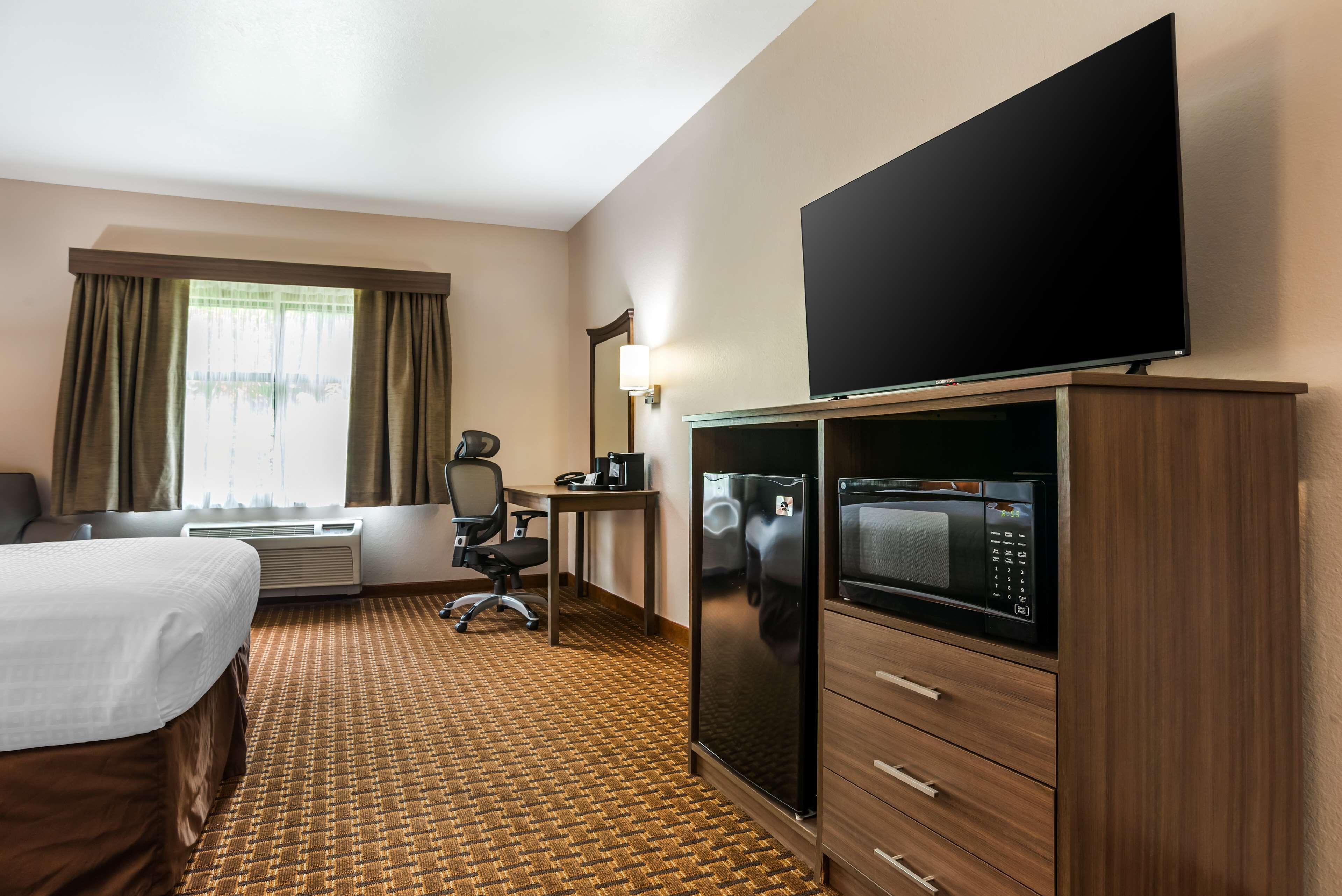 standard room, 2 queen beds, non smoking, refrigerator & microwave | desk, iron/ironing board, free wifi, bed sheets