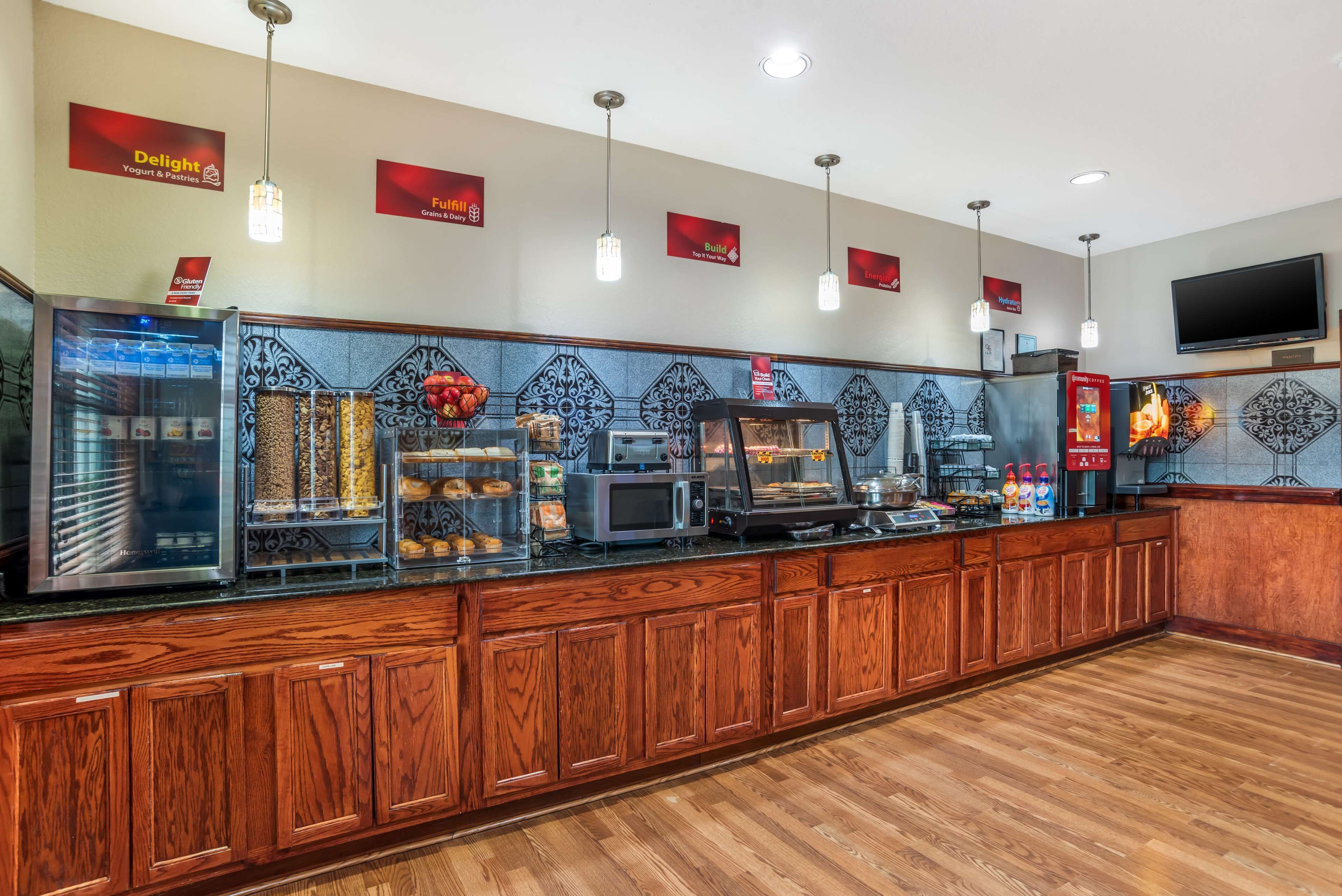 free daily continental breakfast