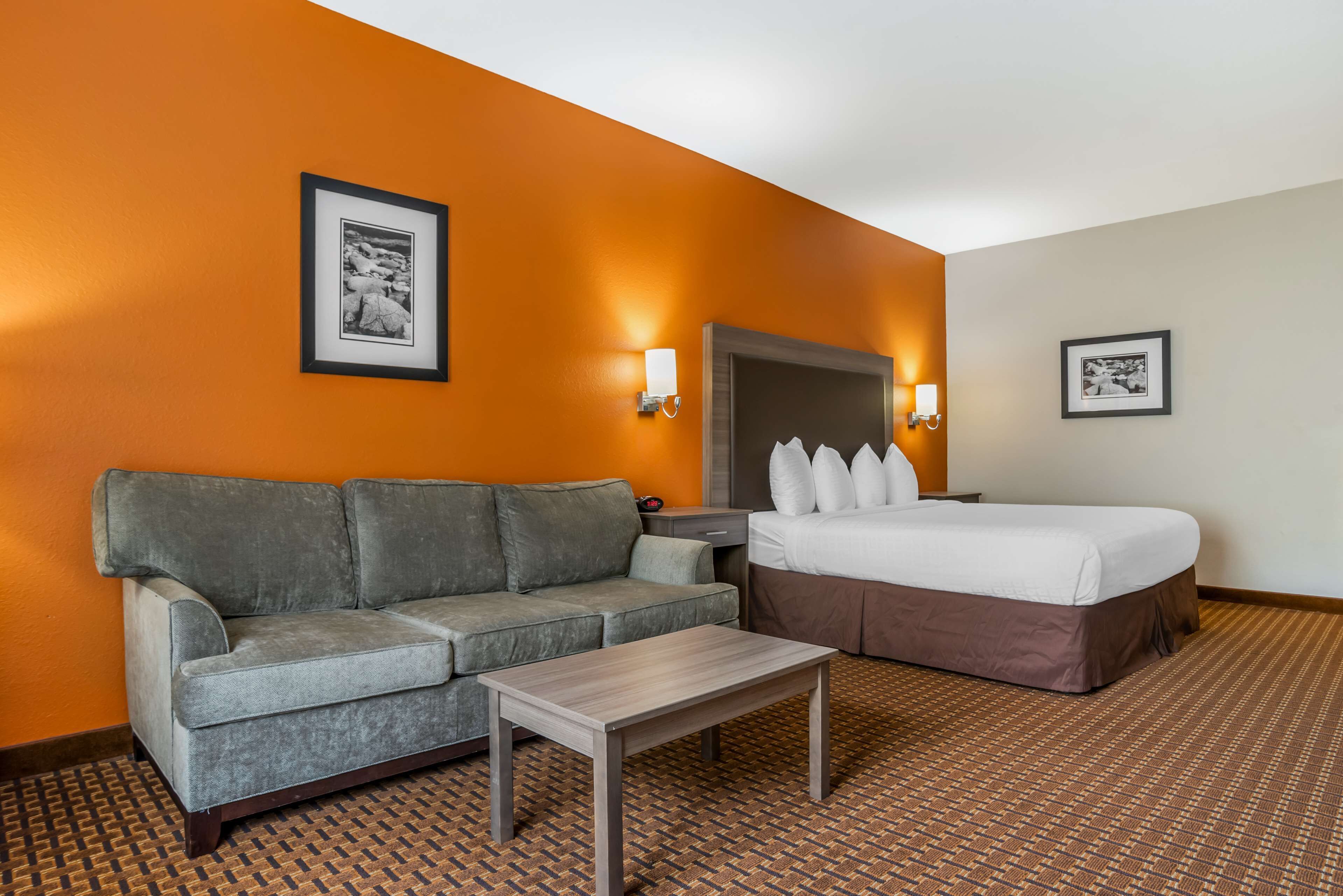 standard room, 1 king bed, non smoking, refrigerator & microwave (with sofabed) | desk, iron/ironing board, free wifi, bed sheets