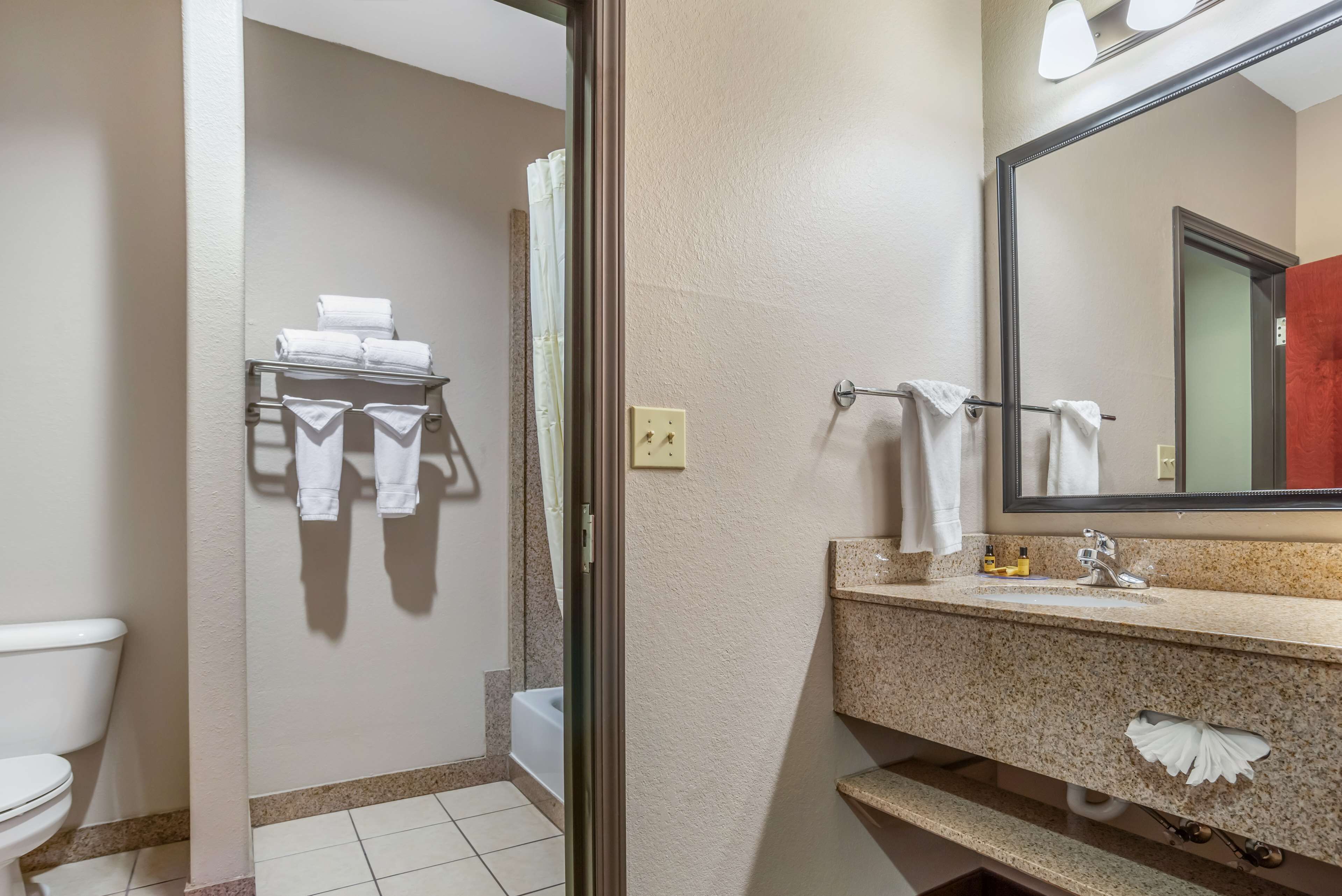 standard room, 1 king bed, non smoking, refrigerator & microwave | bathroom | combined shower/bathtub, free toiletries, hair dryer, towels