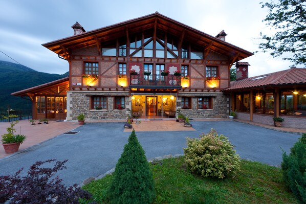 Front of property - Etxegana Hotel & Spa (Zeanuri)