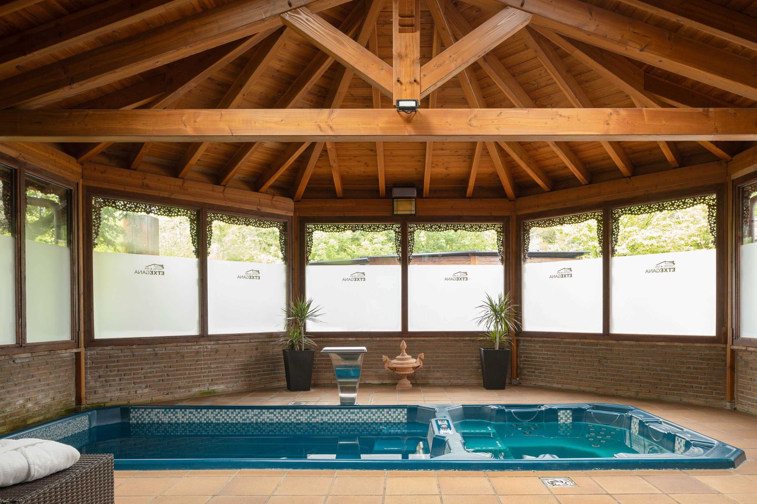 sauna, hot tub, steam room, turkish bath/hammam