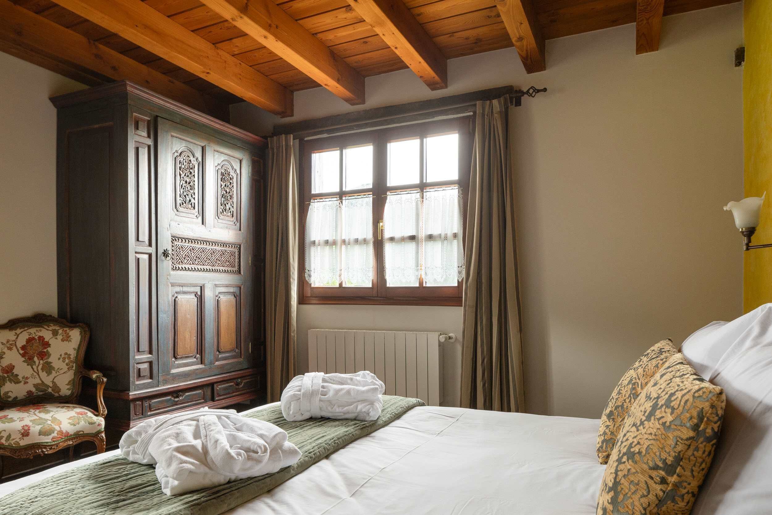 junior suite | 1 bedroom, in-room safe, desk, soundproofing