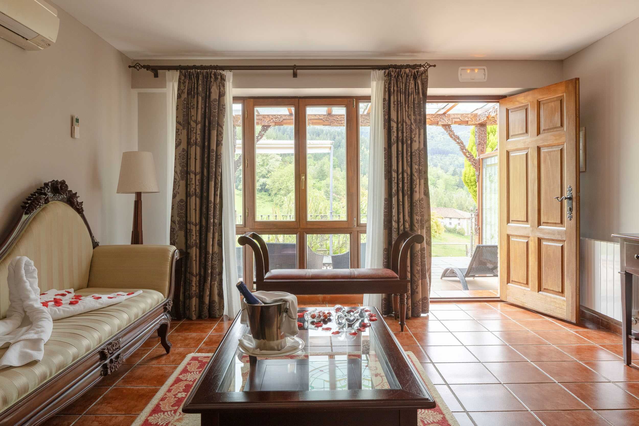 royal suite | 1 bedroom, in-room safe, desk, soundproofing