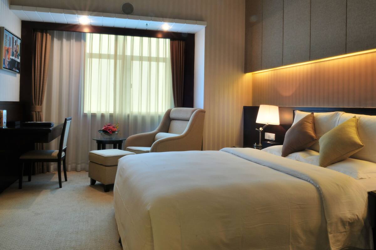 Minibar, in-room safe, desk, blackout curtains